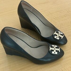 Tory Burch Size 6.5 Chelsea Wedge - NWT